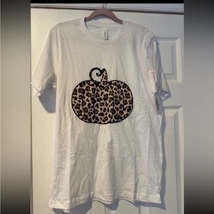Pink Lily Boutique Leopard Pumpkin Unisex T-shirt Size Large